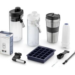 Tillbehör som medföljer De’Longhi Eletta Explore: mjölkkannor, resmugg och rengöringstillbehör