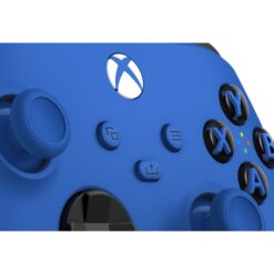 Xbox Wireless Controller Shock Blue närbild vänster tumspak