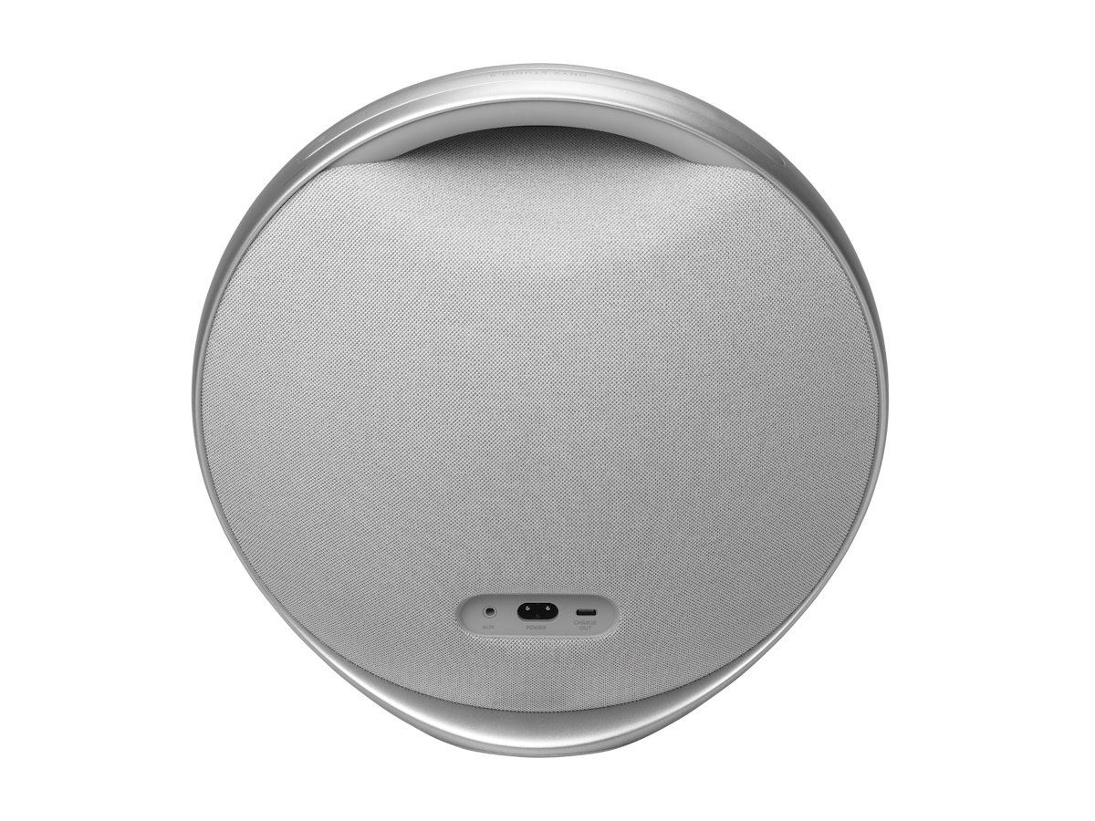 Harman Kardon Onyx Studio 9 i silver, baksida med AUX, strömanslutning och USB-C