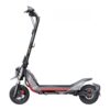 Segway eKickScooter ZT3 Pro D elektrisk sparkcykel i svart, sedd snett framifrån