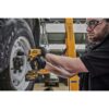 DeWALT DCF891NT-XJ används på hjulbultar