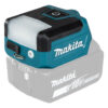 Makita DML817 LED-arbetslampa monterad på 18V LXT-batteri, vinklad vy