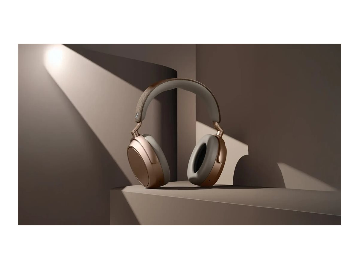 Sennheiser MOMENTUM 4 Wireless hörlurar i brun, miljöbild