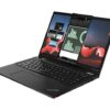 Lenovo ThinkPad X13 Yoga Gen 4, sedd snett framifrån med tangentbord