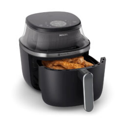 Philips Airfryer 3000 Series NA321/00 med öppen kokkorg och mat