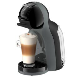 Nescafé Dolce Gusto Mini Me 2 kapselmaskin i svart som brygger en latte
