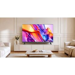 Panasonic 40 tums Full HD-TV TB-40S45CEZS placerad på ett tv-bord i ett vardagsrum