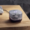 Philips Shaving UV Cube UVC10/00 – UV Cube på ett träbord